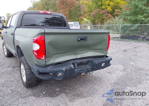 2018 Toyota Tundra Limited 5.7L V8 из США, поврежденный, VIN 5TFHY5F13JX774793